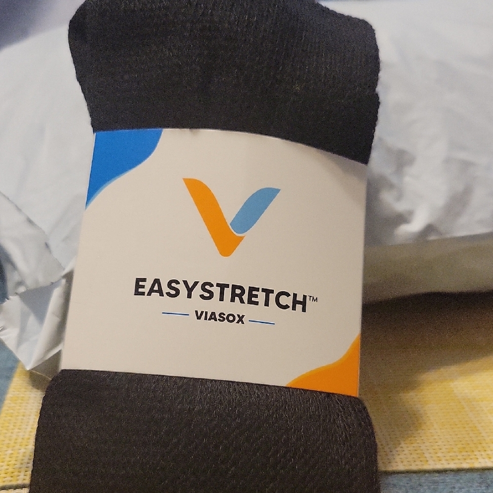 Viasox Easystretch Knee HighBlack Socks.